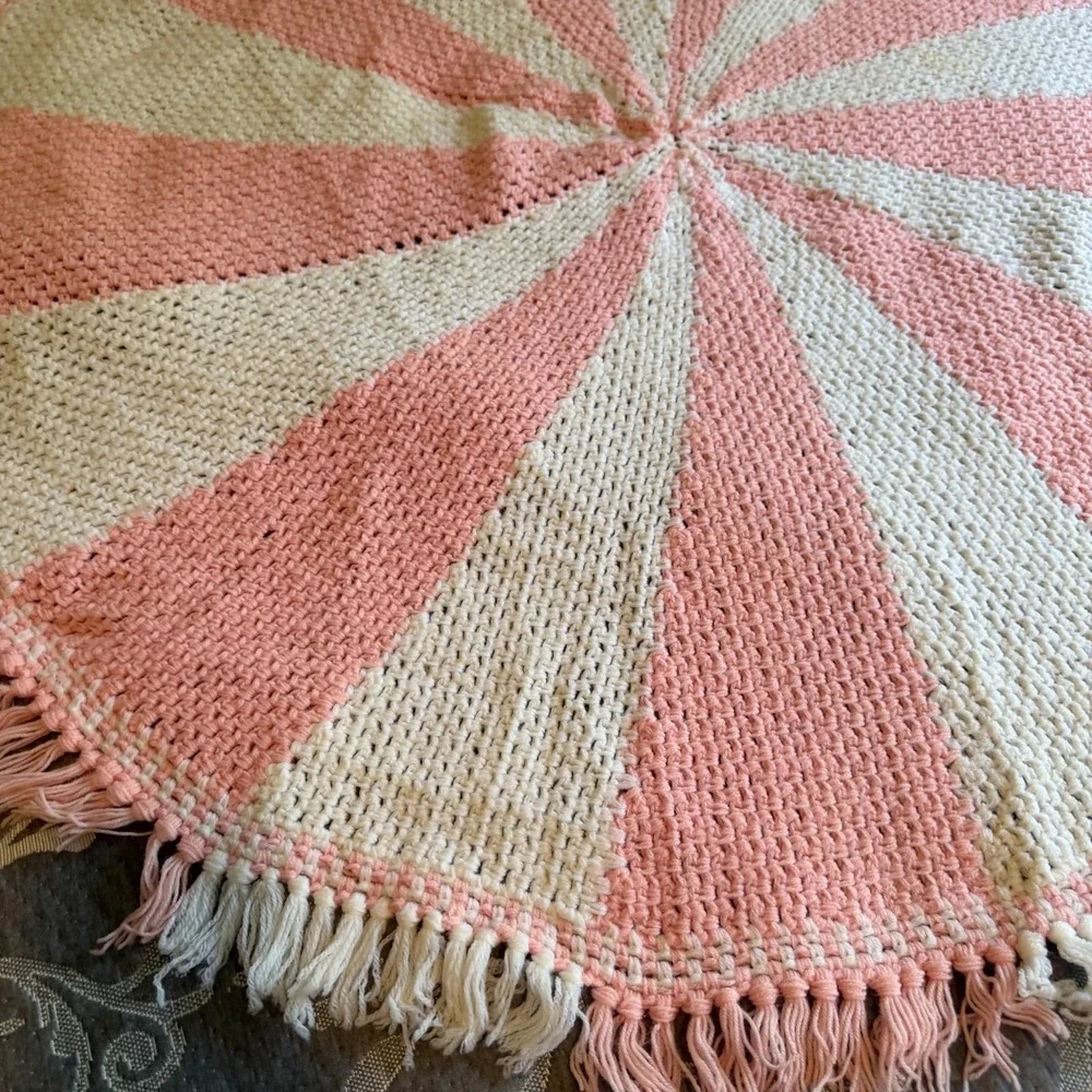 Vtg‎ Handmade Crochet Soft Pink White Circular Pinwheel Fringe Afghan Throw 48